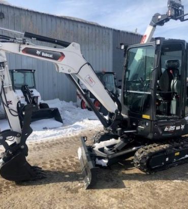 2022 BOBCAT E35 R2 MINI EXCAVATOR, 434 HRS, CAB, HEAT/AC, THUMB, 33 HP, 2 SPEED