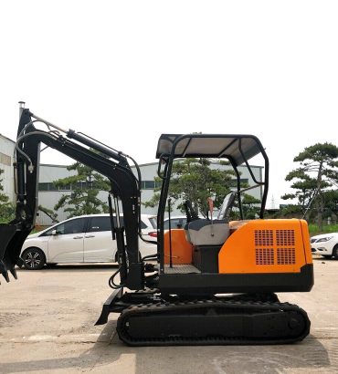 Brand New TYPHON T-30 Mini 3 Ton Excavator Digger Bagger Tracked w Kubota engine