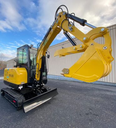FREE SHIPPNG + ATTACHMENTS NEW Excavator, EPA CERTFD Kubota D1703 Engine 3.5 TON